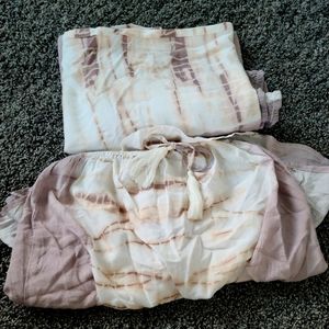 Wide legged pants and crop top set